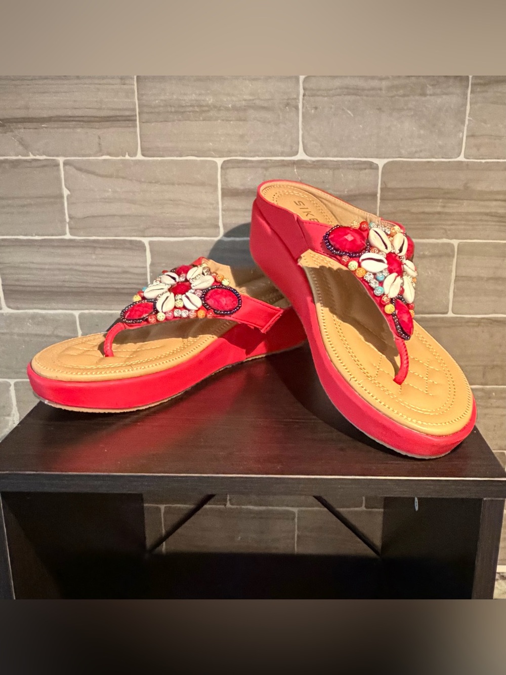 SIKETU Red Beaded Shell Platform Wedge Sandals Size 40 / US 9 - Picture 3 of 9